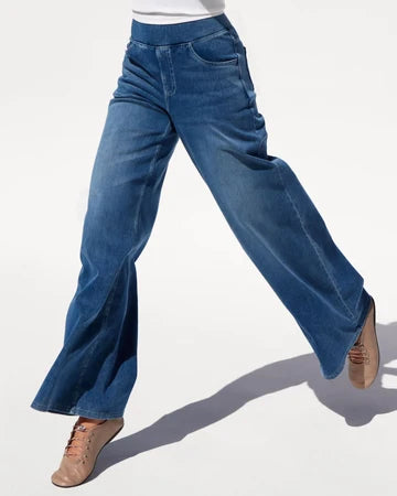 Relaxed Wide-Leg Cut