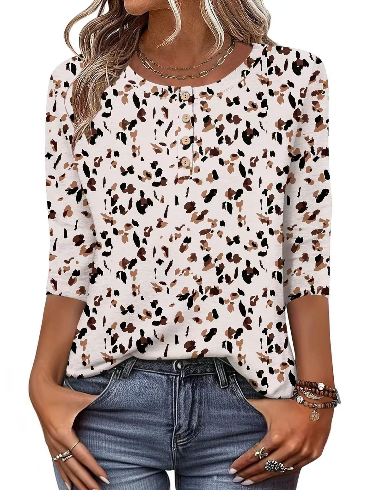 Button-print V-neck Three-quarter Sleeve
