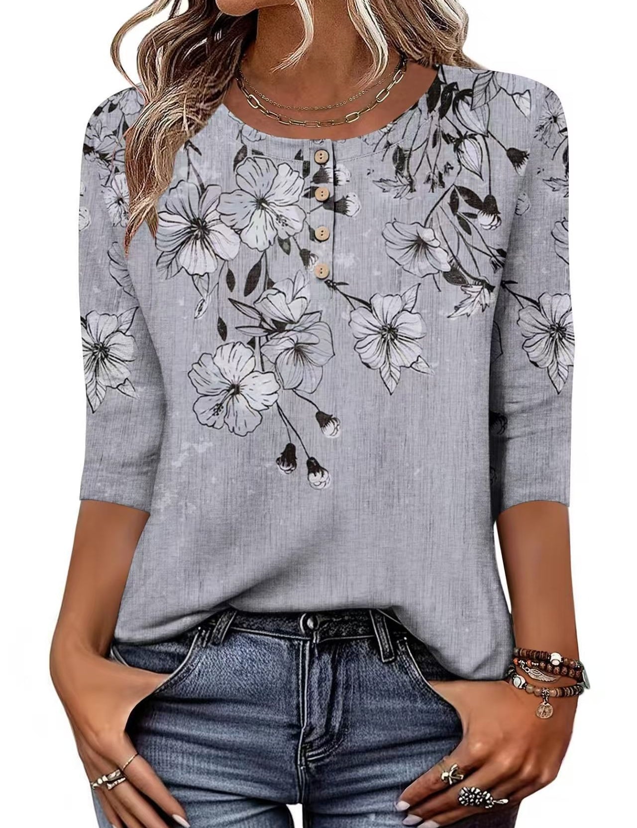 Button-print V-neck Three-quarter Sleeve