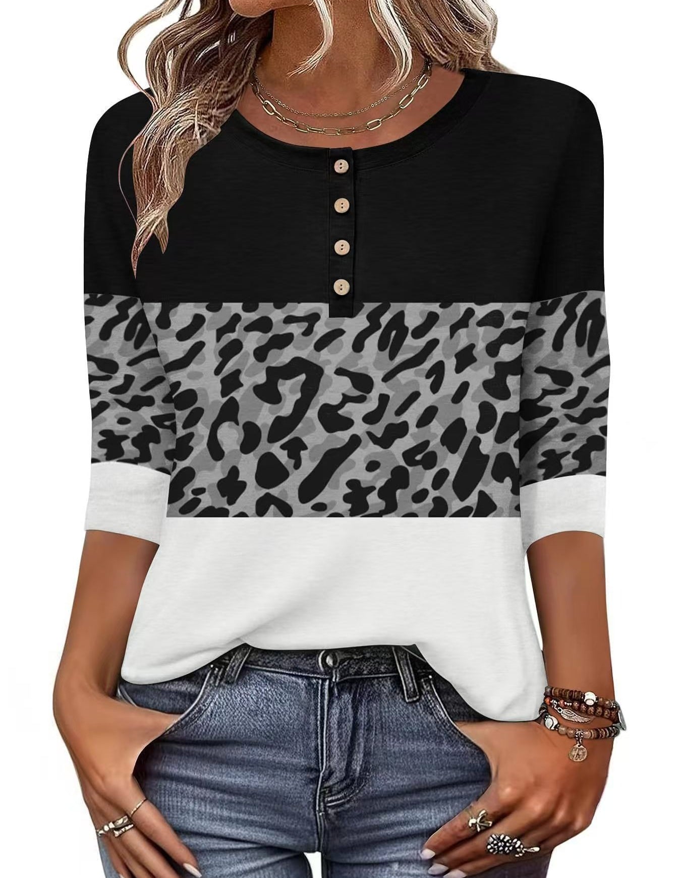 Button-print V-neck Three-quarter Sleeve