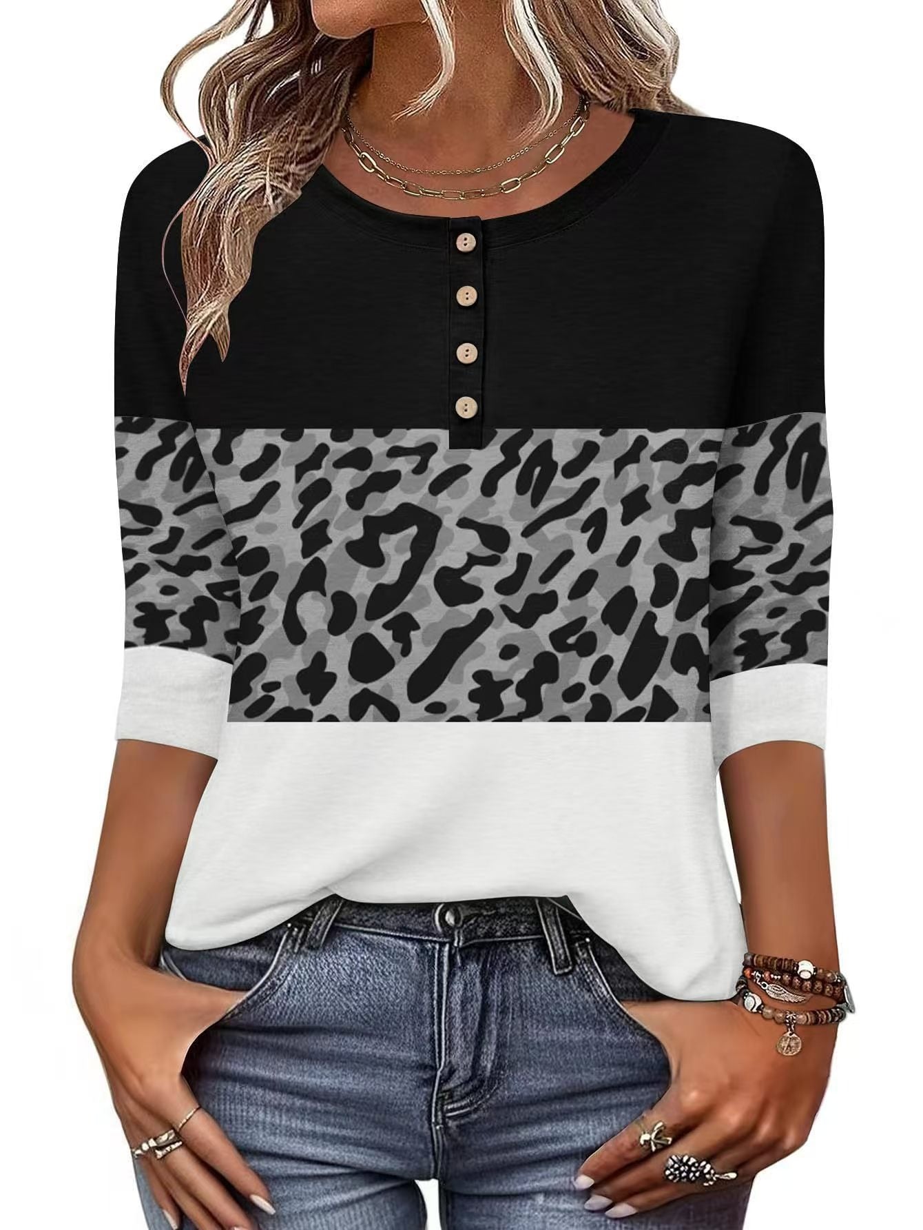 Button-print V-neck Three-quarter Sleeve