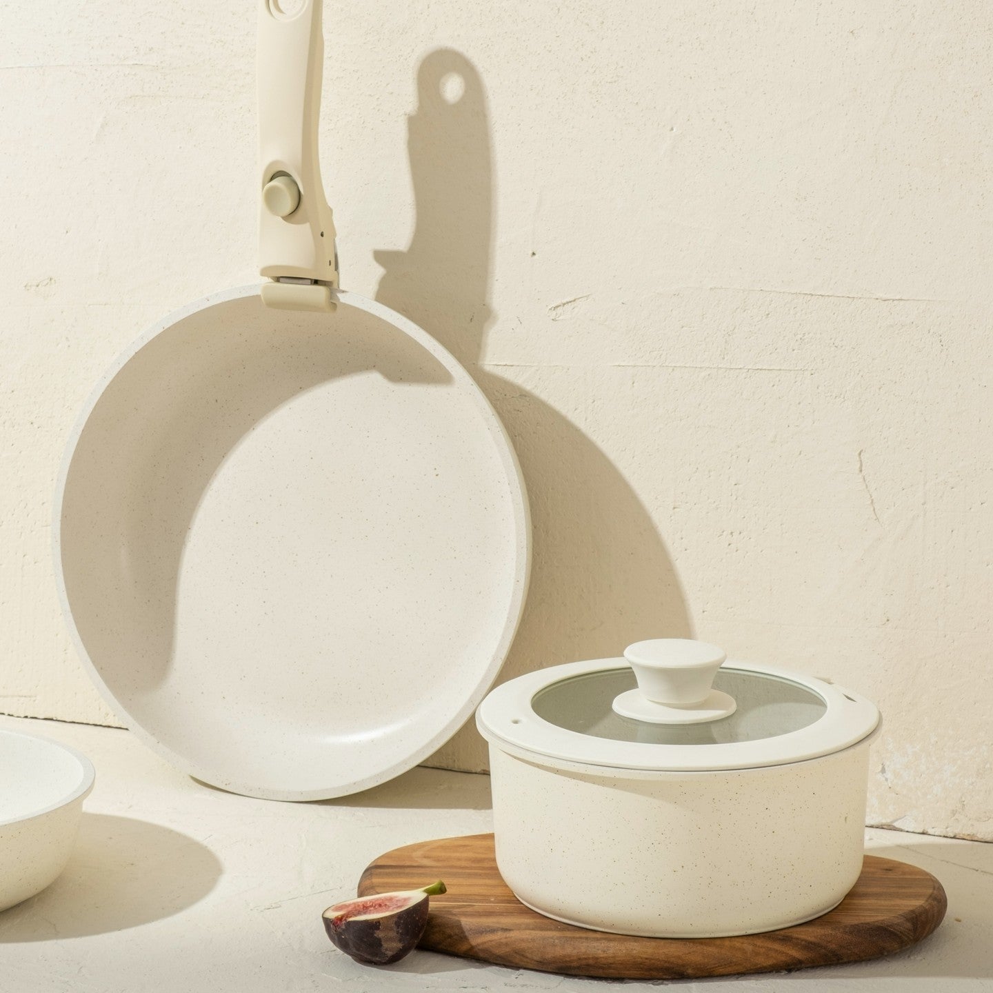 Nonstick Cookware Sets with Detachable Handle, Beige Kitchenware for Home Cooking Needs